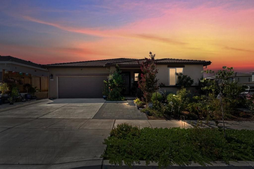 Photo of 2141 Wildflower Drive, Hollister, CA 95023 (MLS # ML82022111)