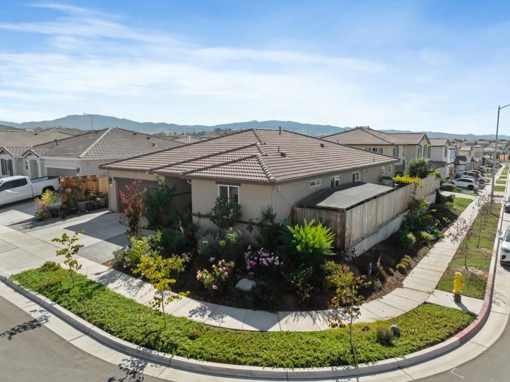 Photo of 2141 Wildflower Drive, Hollister, CA 95023 (MLS # ML82022111)