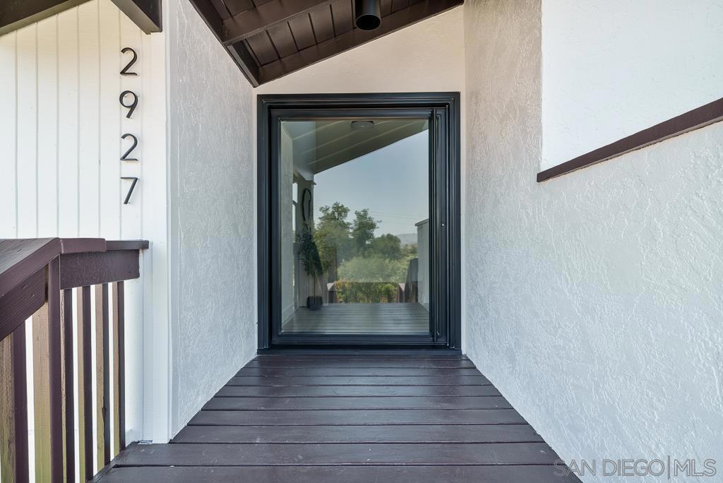 2927 Lawrence Ln