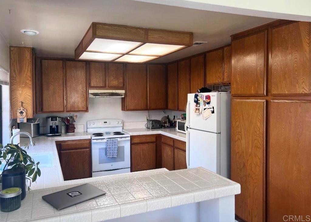 27541 Avenida Larga