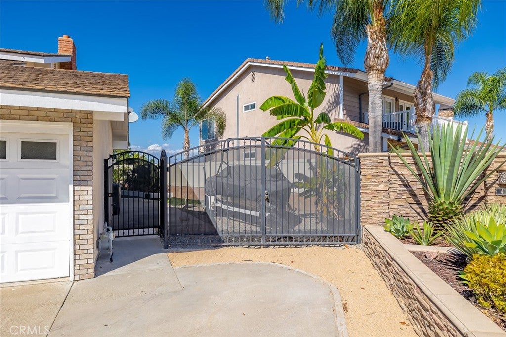 5217 E Rolling Hills Drive