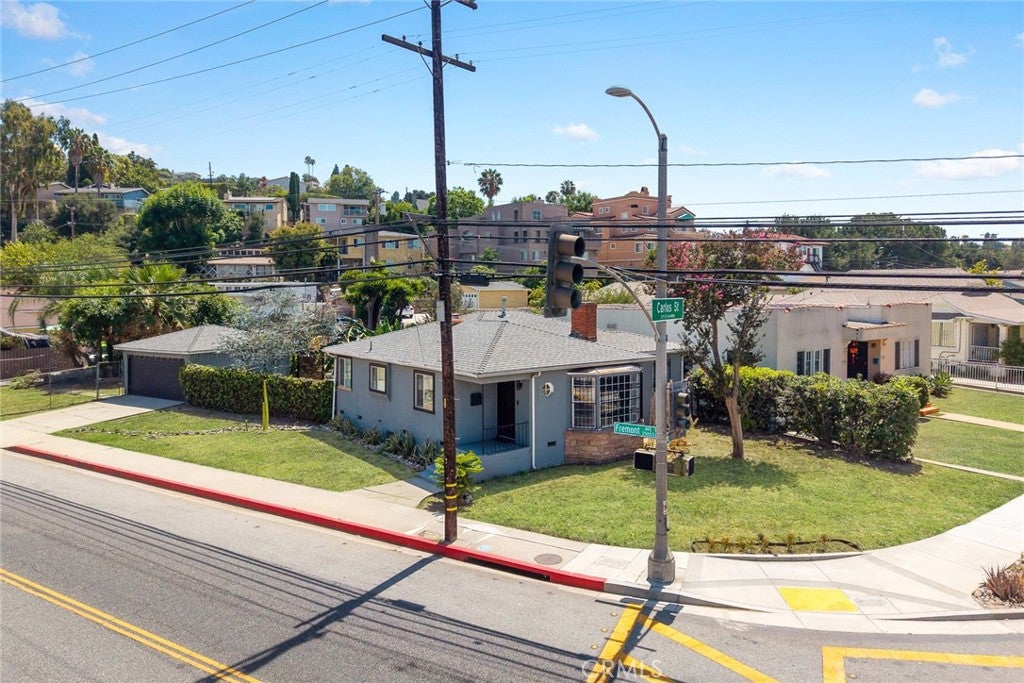 2500 Carlos St