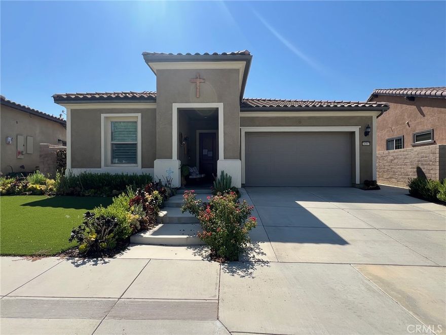 PROBATE SALE!! 2 bed, 2 ba, with a backyard view of canyons/mountains/city lights. ** Property is in Foreclosure **