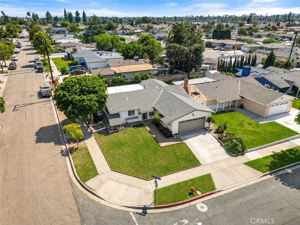 Photo of 1944 E Lomita Avenue, Orange, CA 92867 (MLS # OC26100087)