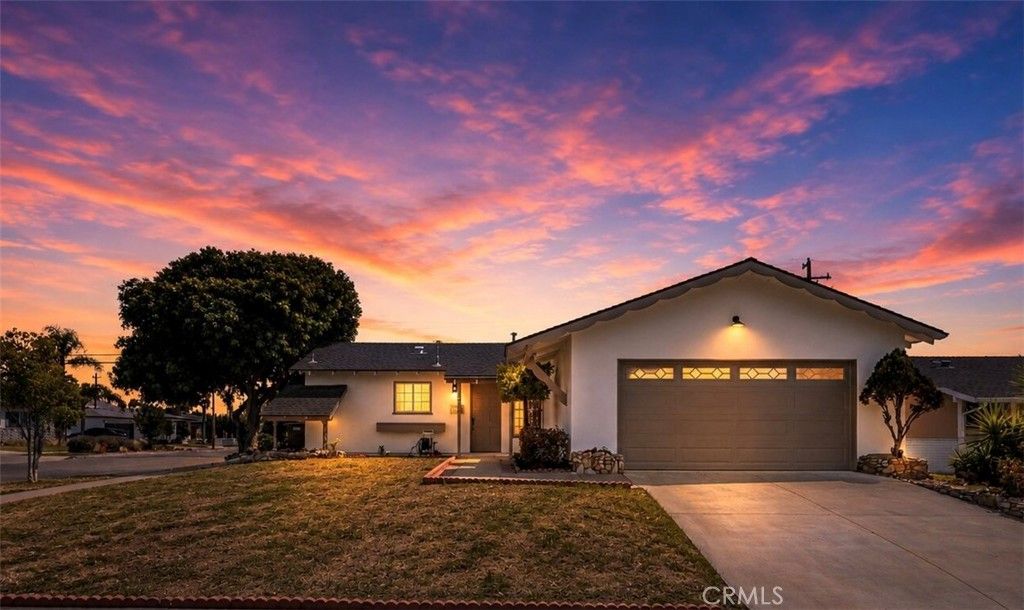 Photo of 1944 E Lomita Avenue, Orange, CA 92867 (MLS # OC26100087)