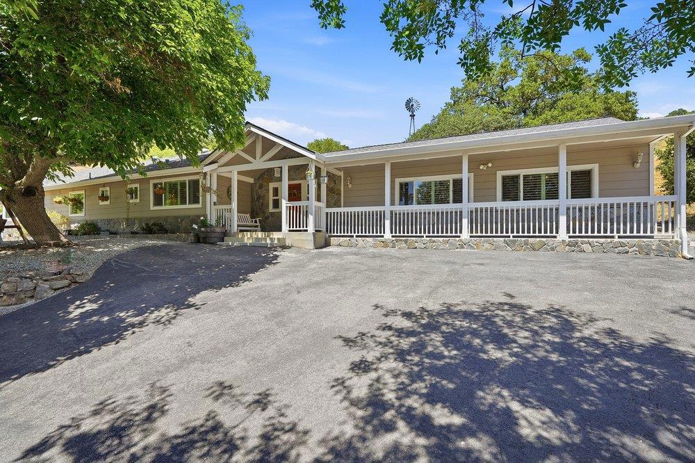 1755 Paradise View