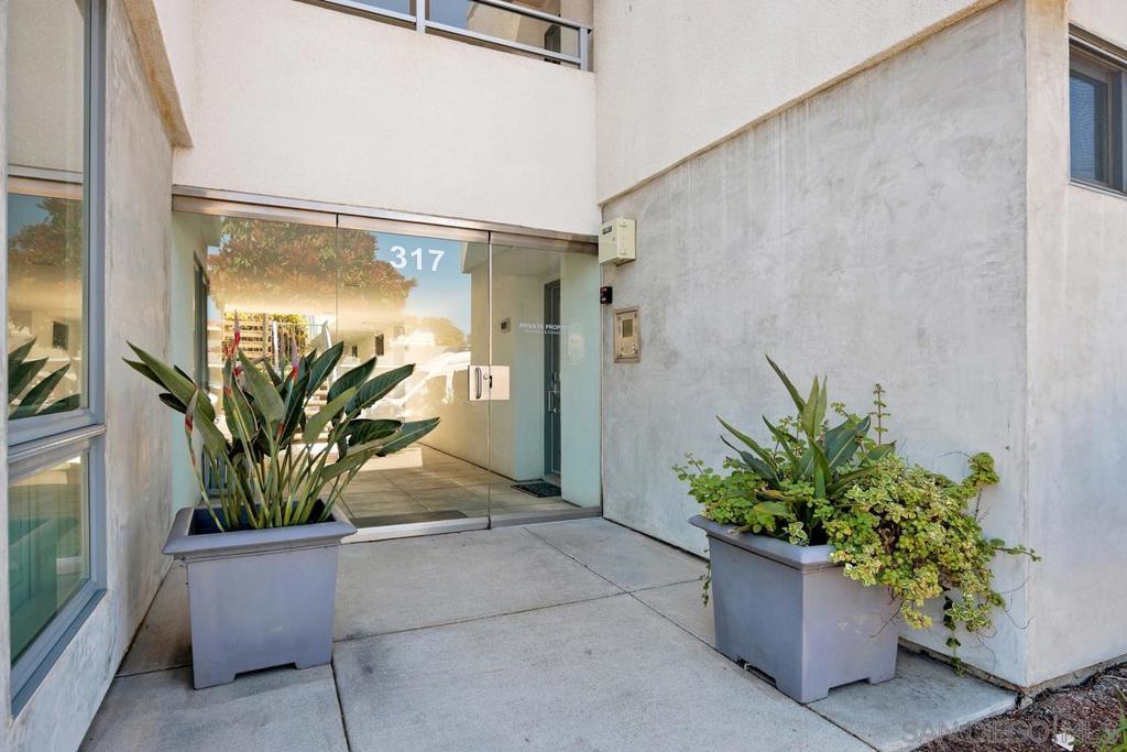 317 Pine Ave 204