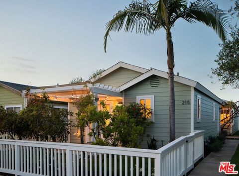 Photo of 215 Portland Avenue, Huntington Beach, CA 92648 (MLS # 25618527)