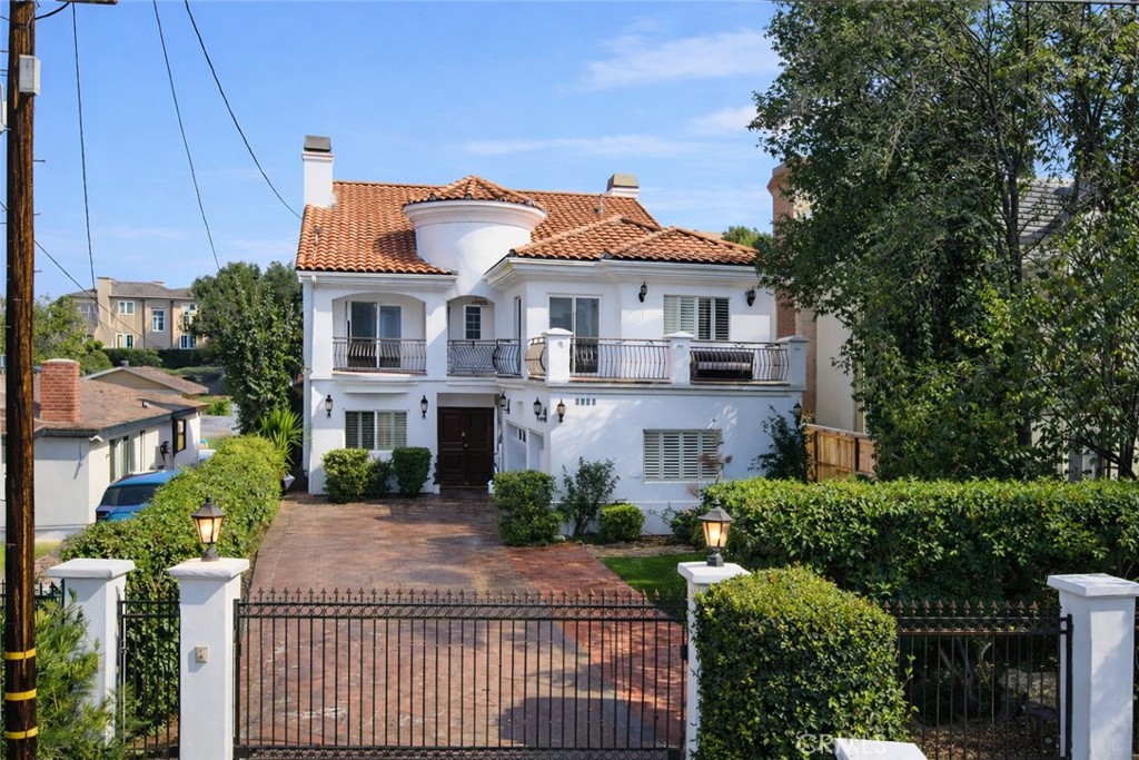 5128 Avenida Hacienda