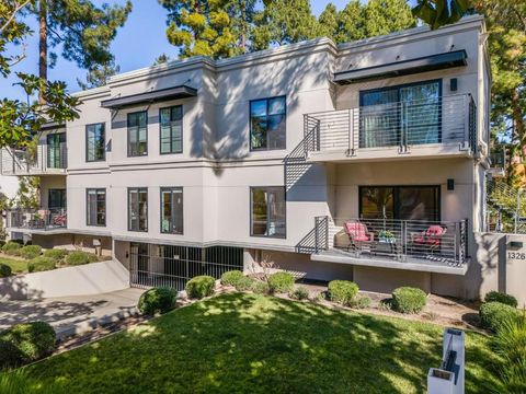 Photo of 1326 Hoover Street #5, Menlo Park, CA 94025 (MLS # ML82034254)