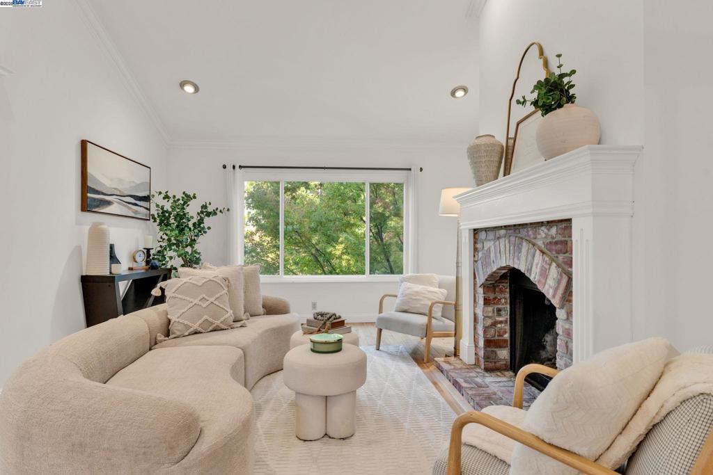 TRES LAGOS NORTH - Residential