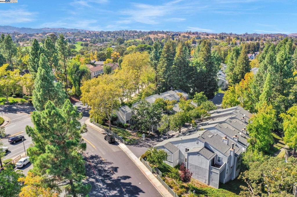 TRES LAGOS NORTH - Residential