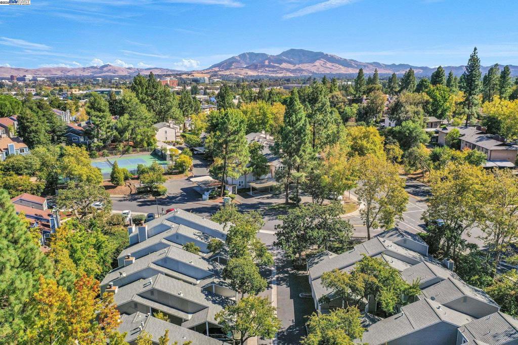 TRES LAGOS NORTH - Residential