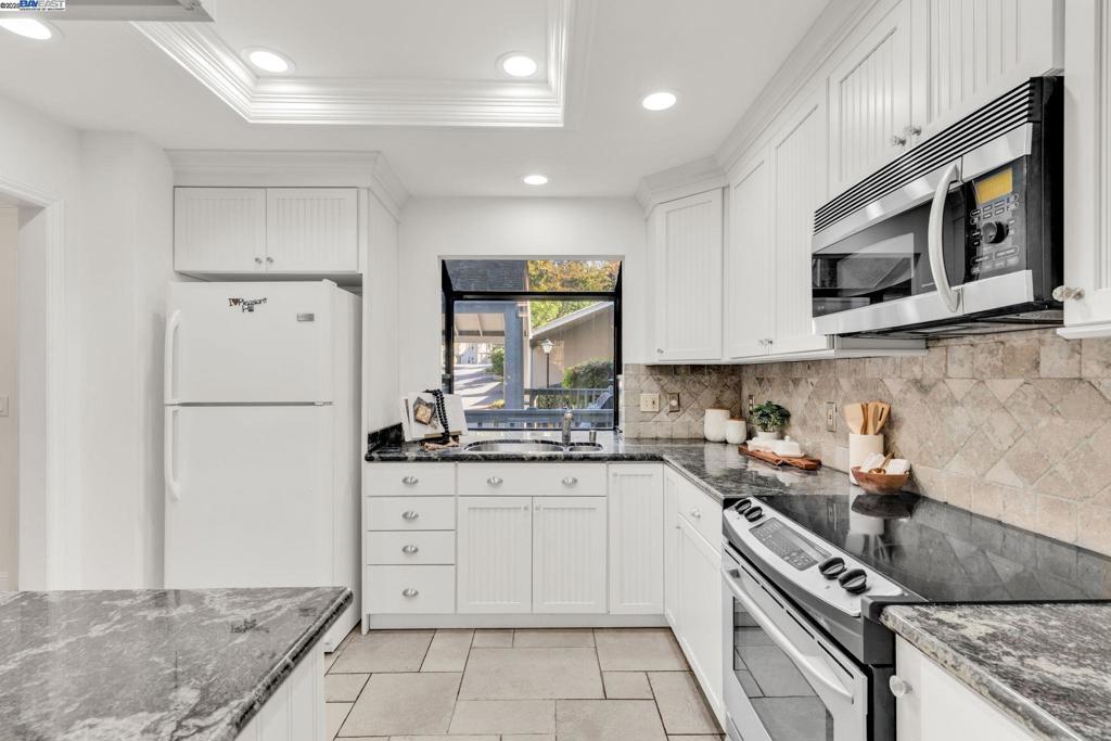 TRES LAGOS NORTH - Residential