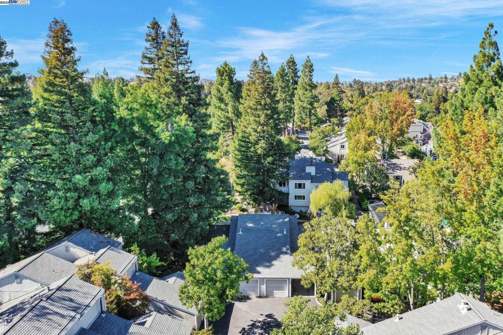 TRES LAGOS NORTH - Residential