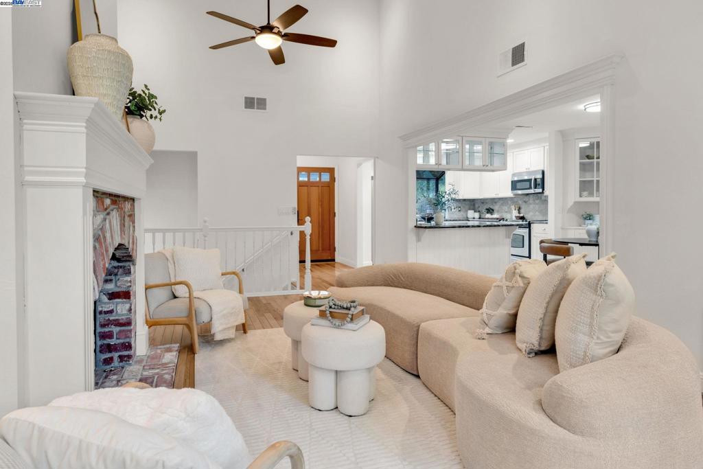 TRES LAGOS NORTH - Residential