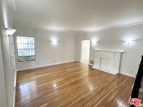 Photo of 223 S Fuller Avenue, Los Angeles, CA 90036 (MLS # 26104667)