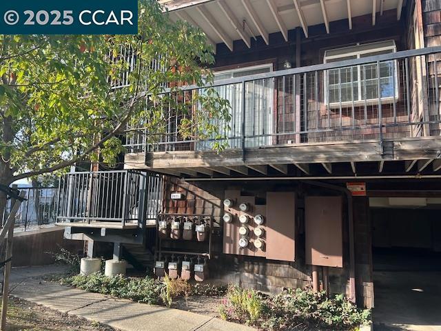 1975 Bonifacio St 5