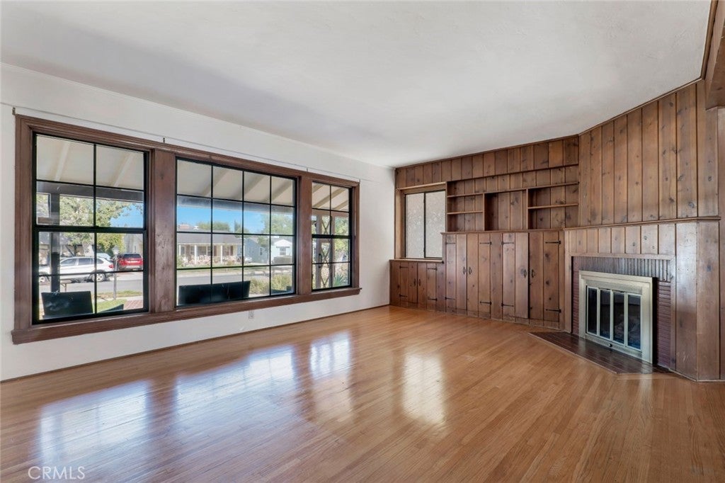 141 S Beachwood Drive