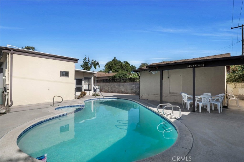 141 S Beachwood Drive