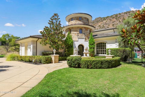 Photo of 29475 Malibu View Court, Agoura Hills, CA 91301 (MLS # 226003928)