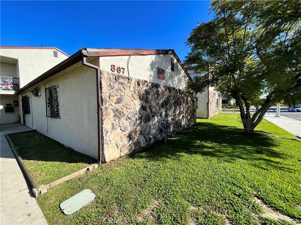 Remodeled Apartment in newer 1991 construction building. New wood vinyl plank flooring, new baseboards, new paint, new modern kitchen with white shaker cabinets, quartz countertops and new sink/faucet. New interior doors, etc. SECTION 8 APPLICANTS WELCOME.
