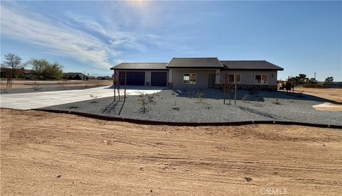 Photo of 12734 Tate Court, Apple Valley, CA 92307 (MLS # HD26028880)