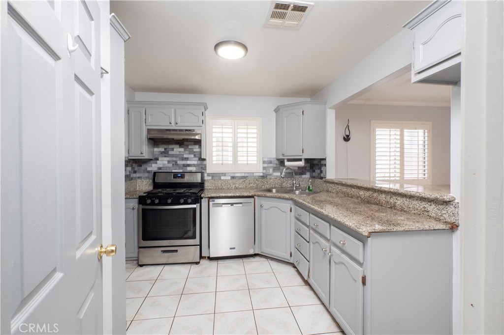 4754 Santa Ana