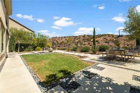 Tiny photo for 24347 W Stone Bend LN, West Hills, CA 91304 (MLS # SR26178850)