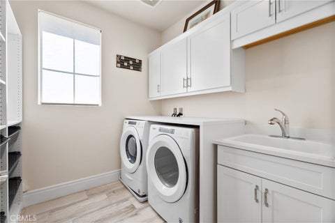 Tiny photo for 24347 W Stone Bend LN, West Hills, CA 91304 (MLS # SR26178850)