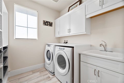 Tiny photo for 24347 W Stone Bend LN, West Hills, CA 91304 (MLS # SR26178850)