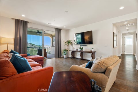 Tiny photo for 24347 W Stone Bend LN, West Hills, CA 91304 (MLS # SR26178850)