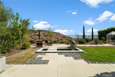 Tiny photo for 24347 W Stone Bend LN, West Hills, CA 91304 (MLS # SR26178850)