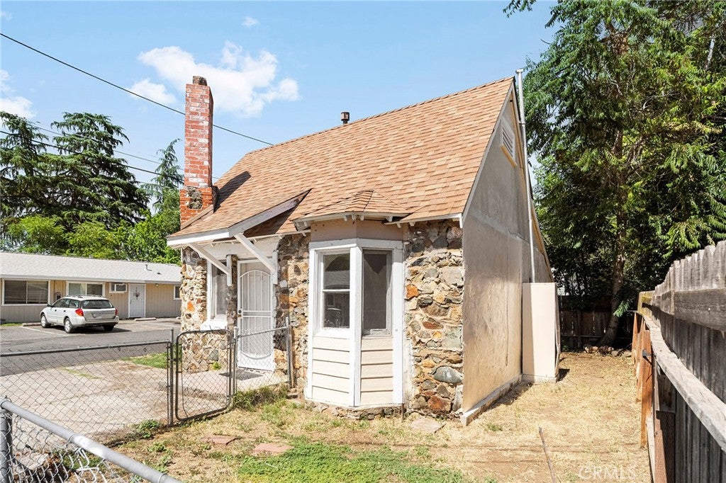 11 Hemstalk Court