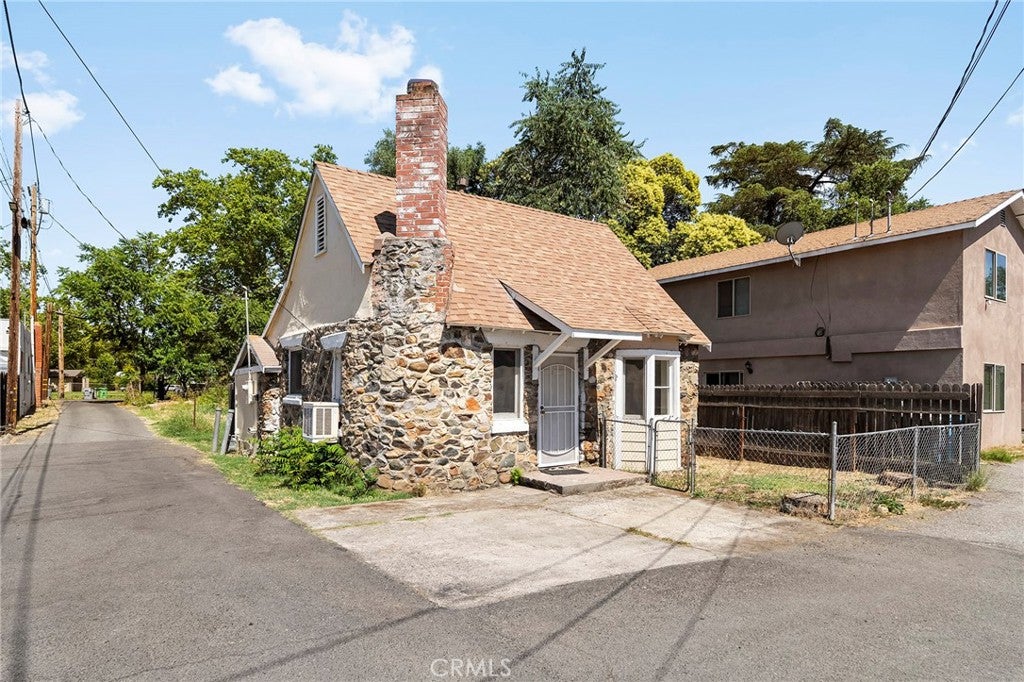 11 Hemstalk Court