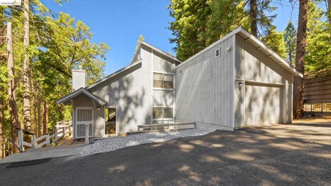 Photo of 24018 Tuyu Ct, Mi Wuk Village, CA 95346 (MLS # 41151725)