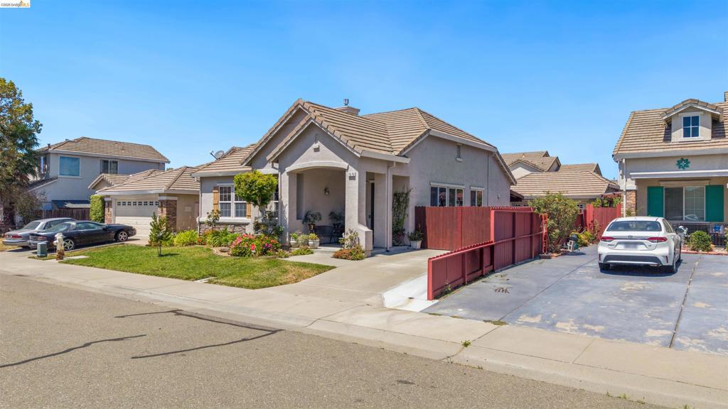 1676 Hickam Cir