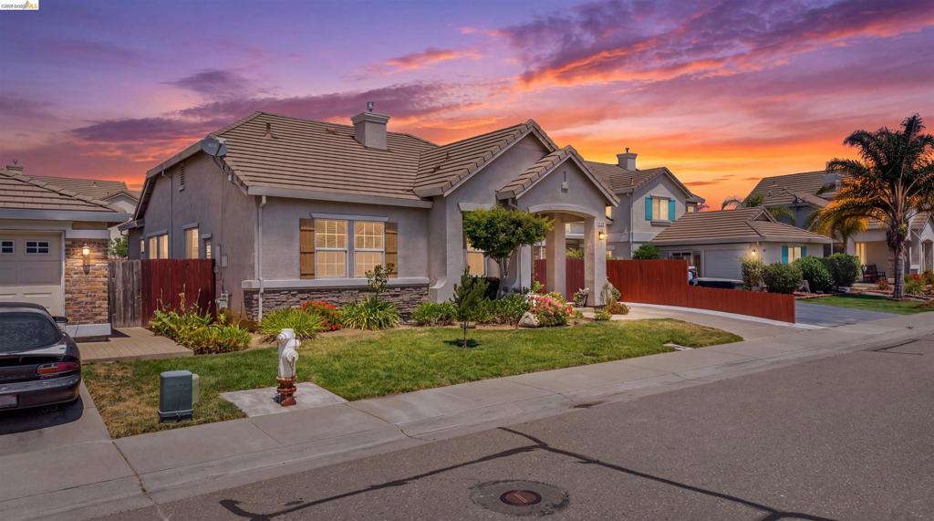 1676 Hickam Cir