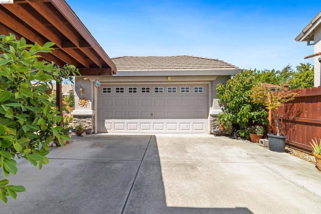 1676 Hickam Cir