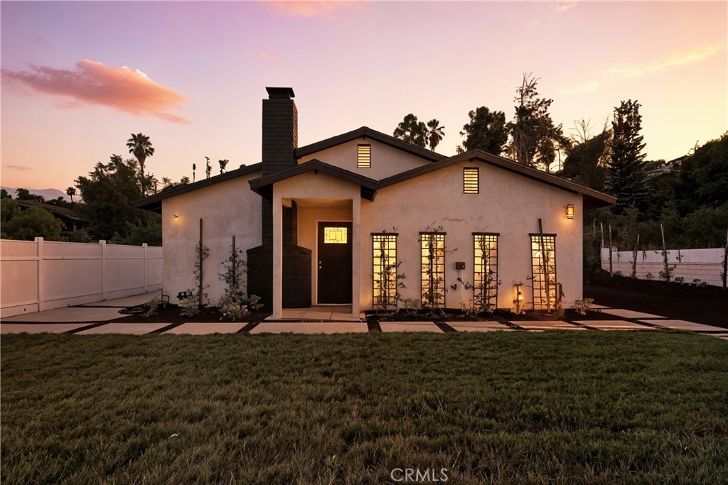 215 E Sierra Madre Avenue