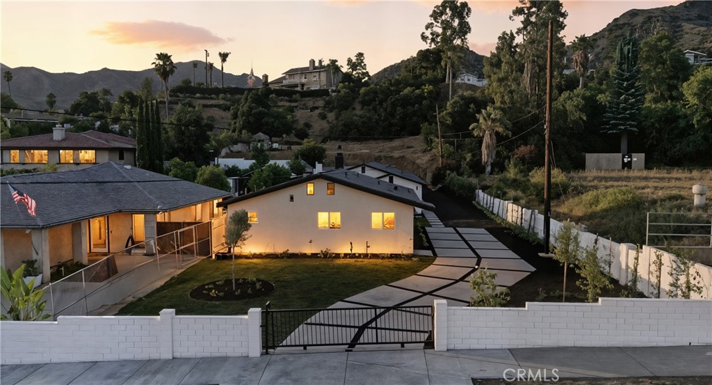 215 E Sierra Madre Avenue