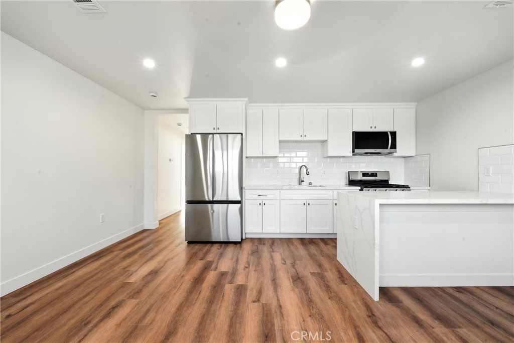 215 E Sierra Madre Avenue