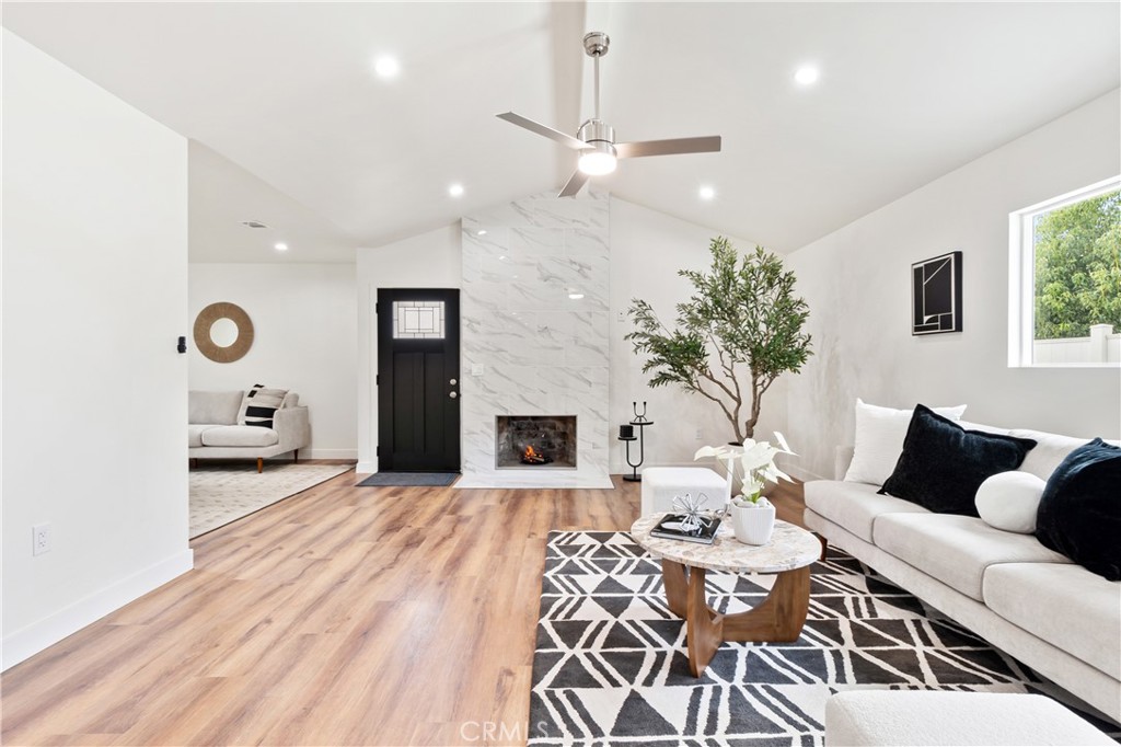 215 E Sierra Madre Avenue