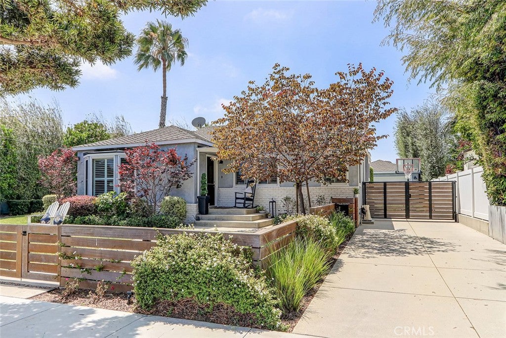 202 W Sycamore