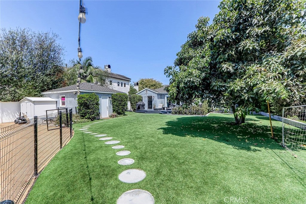202 W Sycamore