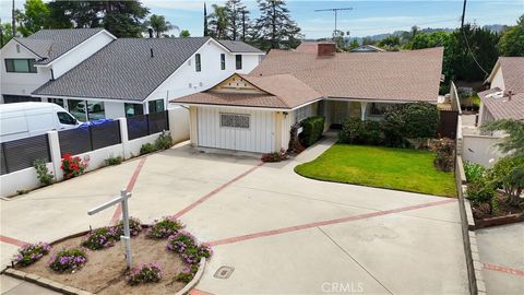 Photo of 13424 Chandler Blvd, Sherman Oaks, CA 91401 (MLS # SR26068354)