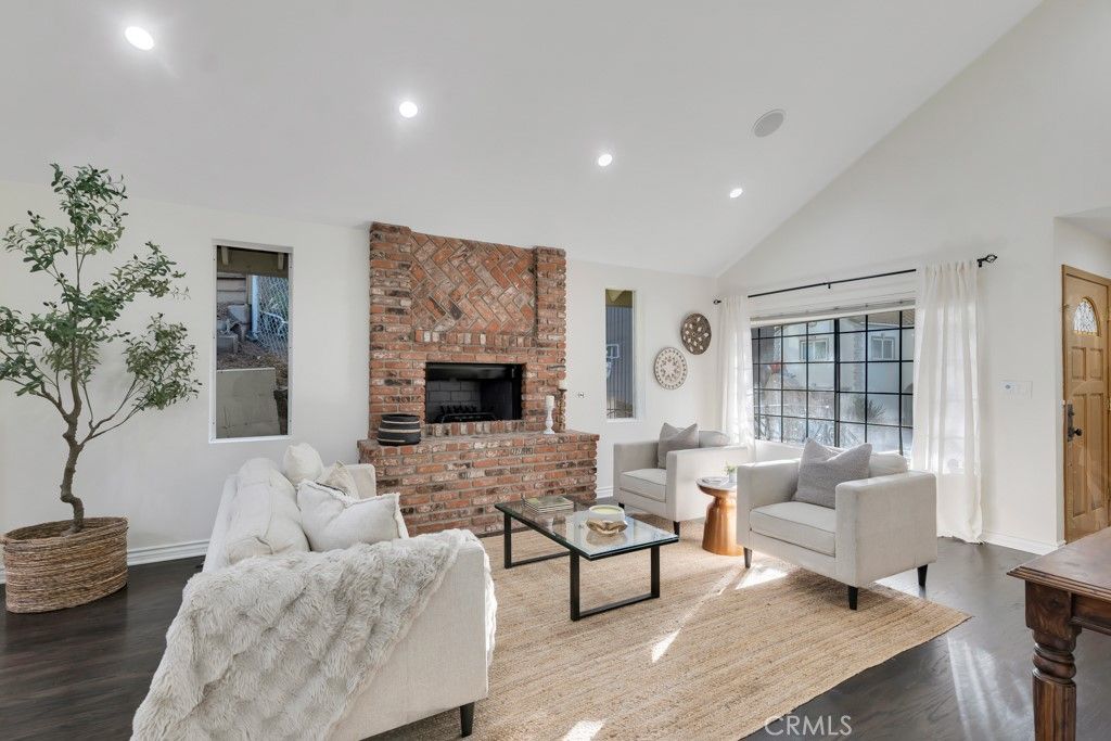 Photo of 4384 Saltillo, Woodland Hills, CA 91364 (MLS # SR26009254)