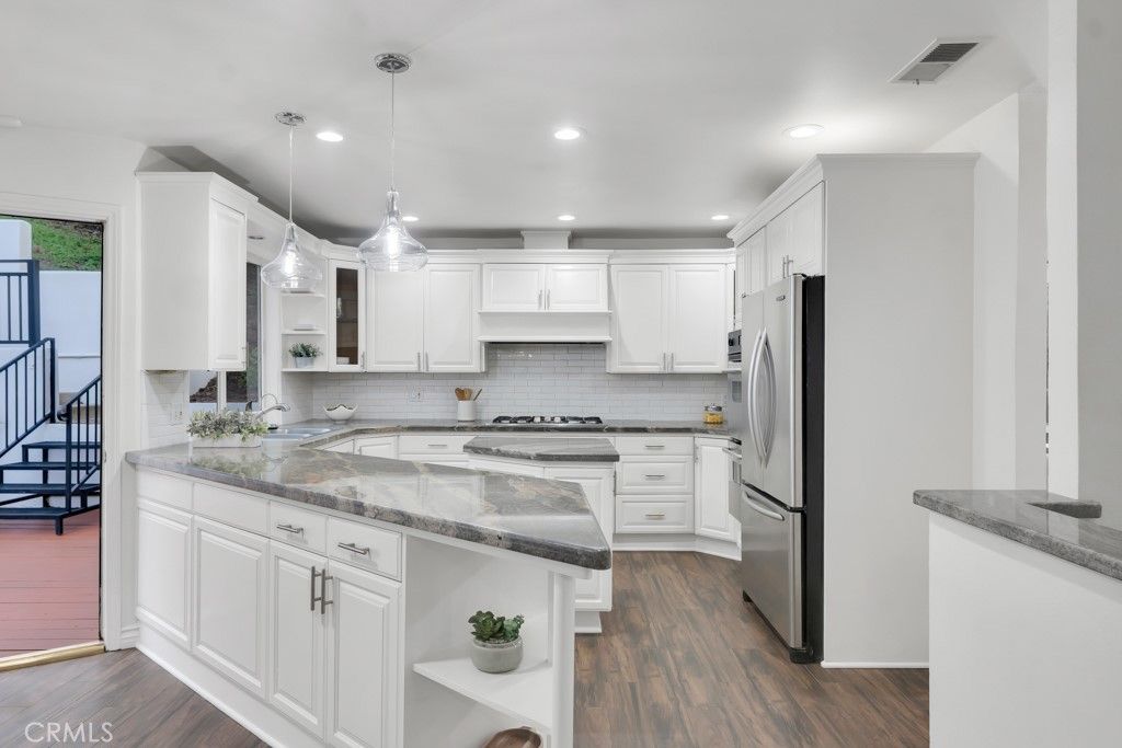 Photo of 4384 Saltillo, Woodland Hills, CA 91364 (MLS # SR26009254)