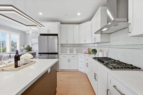 Photo of 1325 Araujo Street St, San Jose, CA 95131 (MLS # ML82037482)