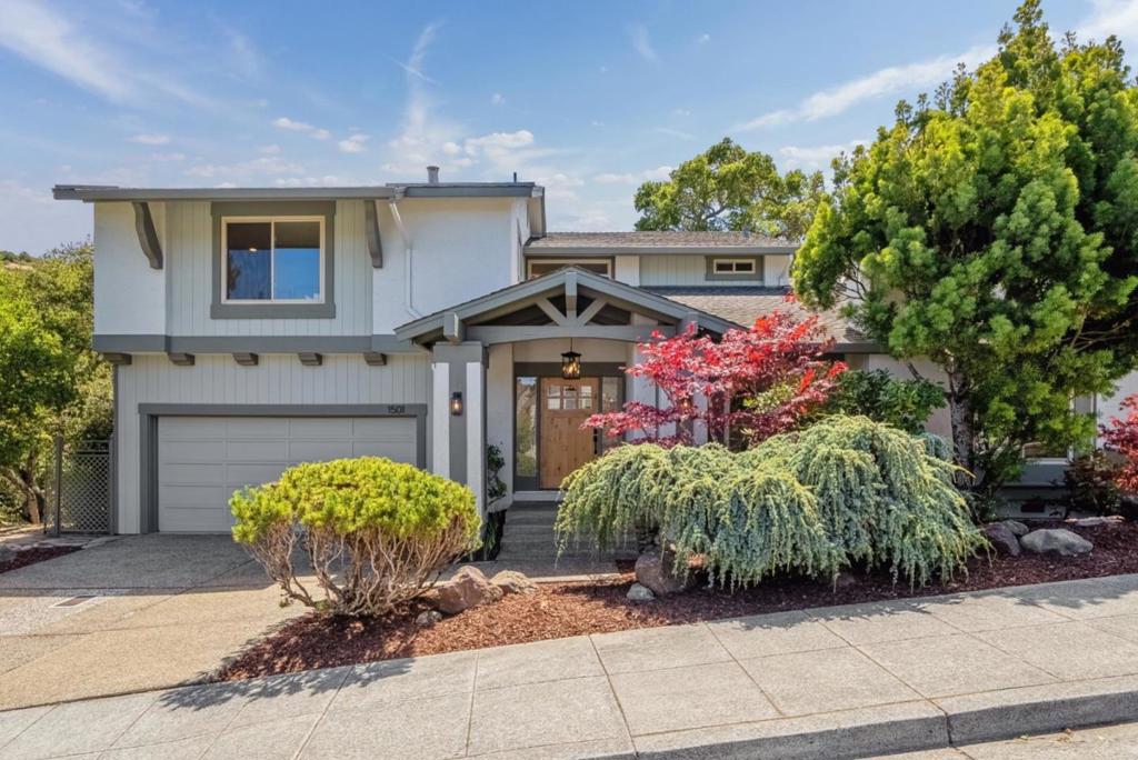 Updated Single-Family Home Offering Privacy, Canyon Views & High Ceilings. Tucked away in San Mateo's sought-after Sugarloaf neighborhood, this beautifully updated end-unit offers rare privacy, serene canyon views, and soaring ceilings that fill the home with natural light. Recent upgrades include new luxury vinyl plank flooring, refinished hardwood floors, a remodeled half bath, updated kitchen with new appliances, modern lighting, fresh interior/exterior paint, and refreshed landscaping.Upstairs, the bedrooms overlook lush canyon greenery, wake up each morning to the beauty of nature. With no neighbor on one side and Laurelwood Park just steps away, youll enjoy a peaceful setting and a strong connection to the outdoors. Laurelwood Shopping Center is only minutes away, offering restaurants, shops, and everyday essentials. A special opportunity to own a move-in ready home in one of San Mateo's most desirable communities.